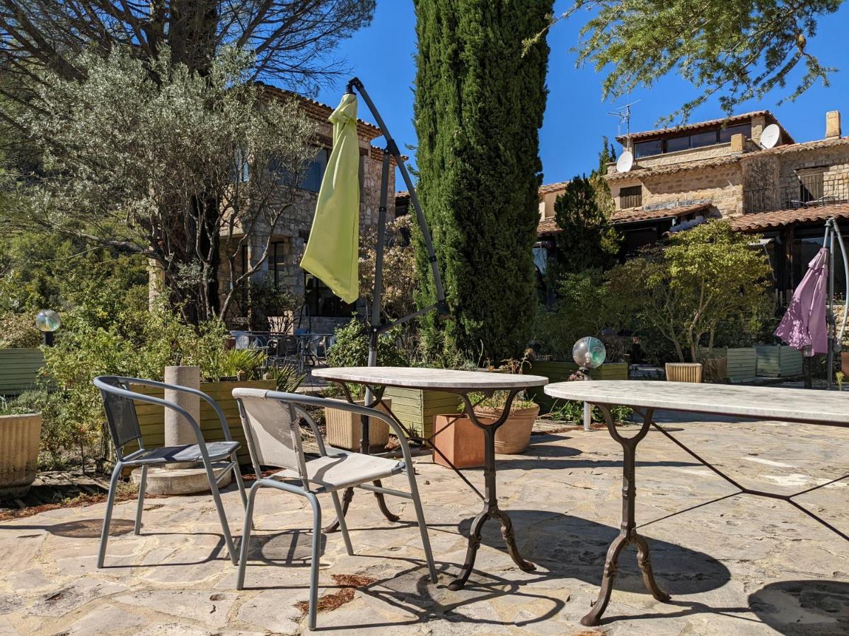 Les Colombes Bed & Breakfast